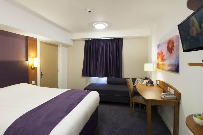 Premier Inn Blackpool East Экстерьер фото
